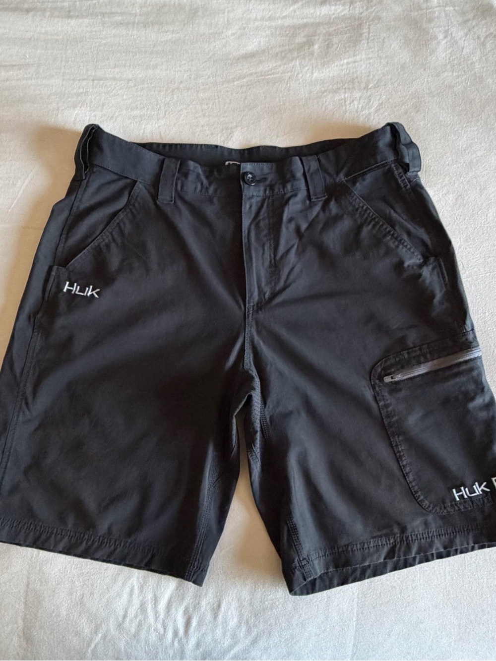 Huk Performance Fabrics Men's Black 10.5”Cargo Fishing Shorts L 36W Pockets
